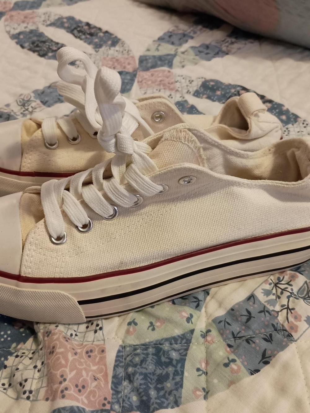Rue21 Cream Canvas Low-Top Sneakers with Red Stripe